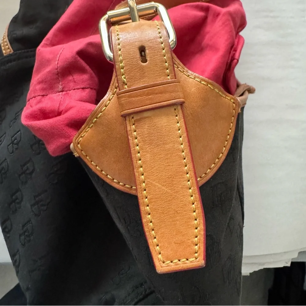 Dooney & Bourke black and tan‎ monogram Handbag hobo